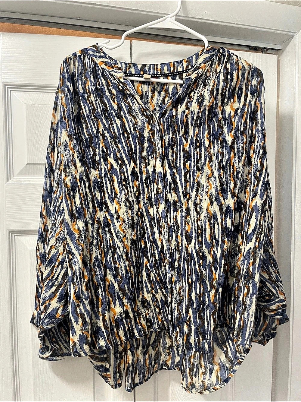 Anthropologie / Pilcro Abstract Print Blouse Blue & White Size Medium, Flowy